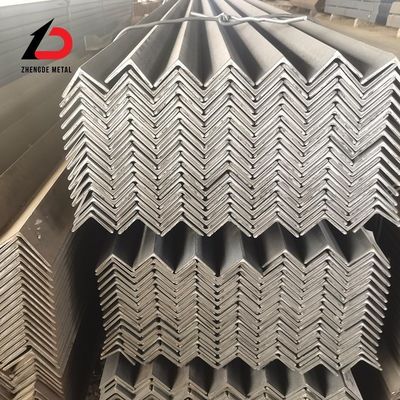 Barras de ángulo perforadas laminadas en caliente con baja concentración de carbono Ss400 ASTM A36m S235jr