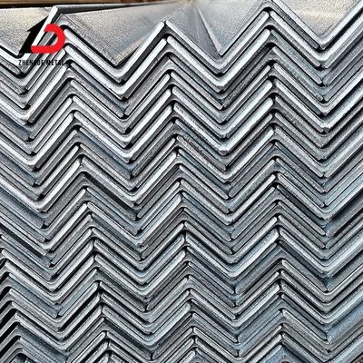 Barras de ángulo perforadas laminadas en caliente con baja concentración de carbono Ss400 ASTM A36m S235jr