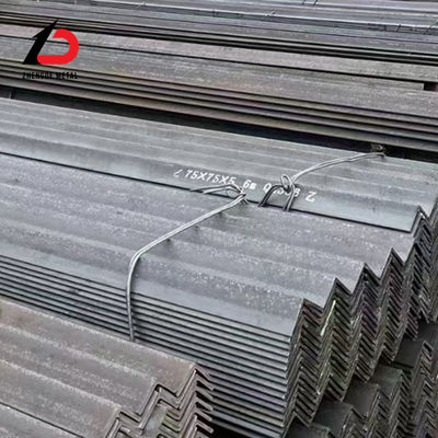 Barras de ángulo perforadas laminadas en caliente con baja concentración de carbono Ss400 ASTM A36m S235jr