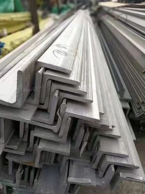 Barras angulares de hierro y acero al carbono perforadas equiláterales 200x200x12 V Construcción en forma de frío