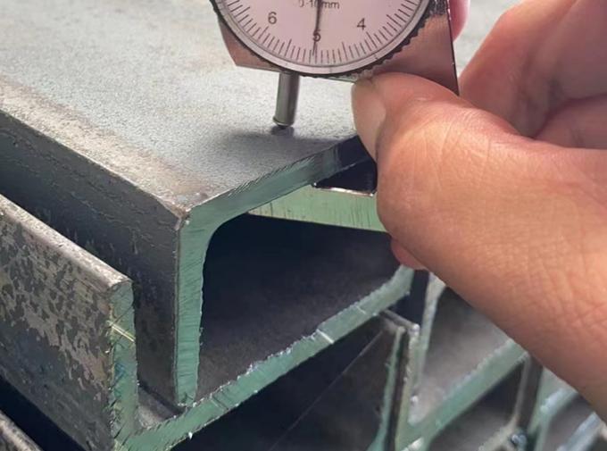 Acero al carbono laminado en frío U canal estructural U canal con galvanizado En S235jr 4