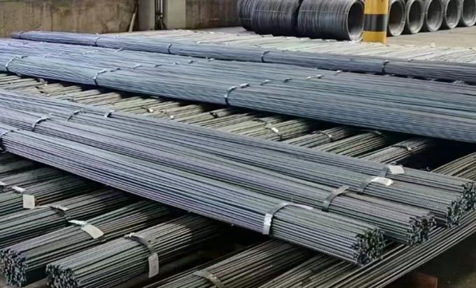 Barras de acero reforzado laminadas en caliente HRB400 HRB500 barras de hierro deformadas de 20 mm 3
